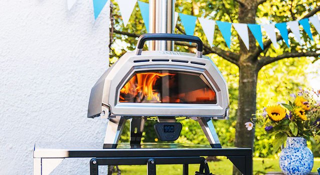 Ooni-Pizza-Oven-used-in-outdoor