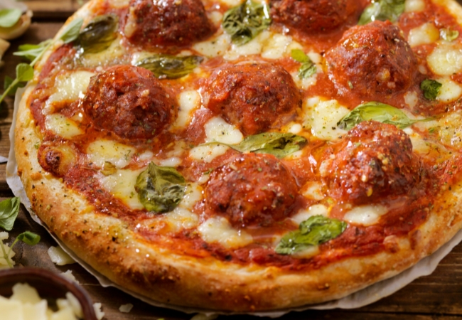 Meatballs pizza